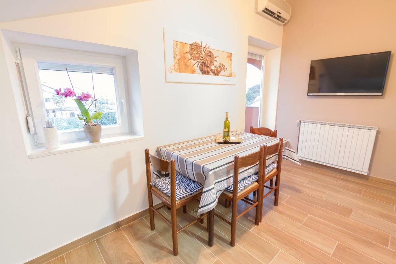 Apartments Mirjana Novigrad Istria Buitenkant foto
